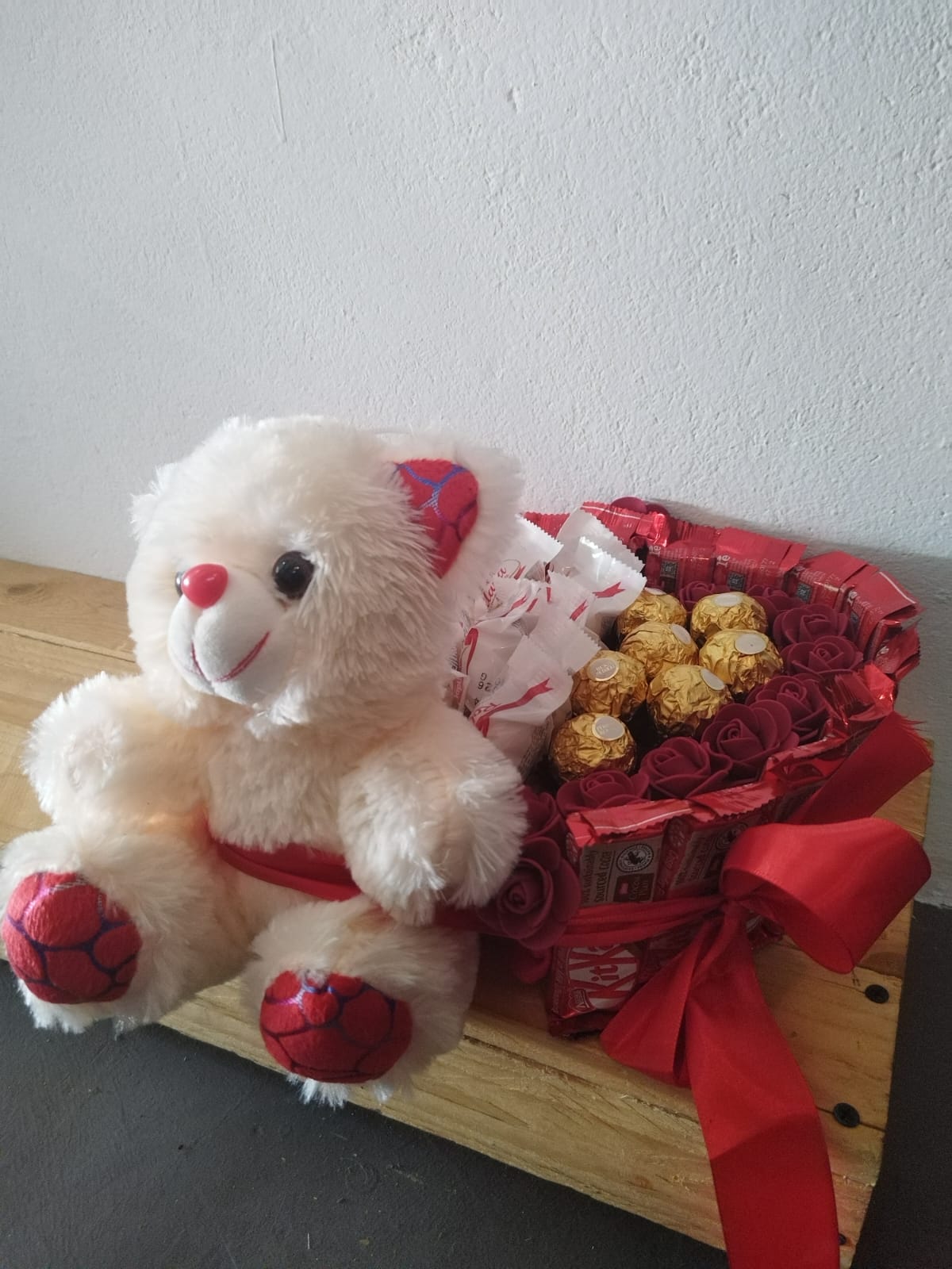 Kit Kat hamper heart